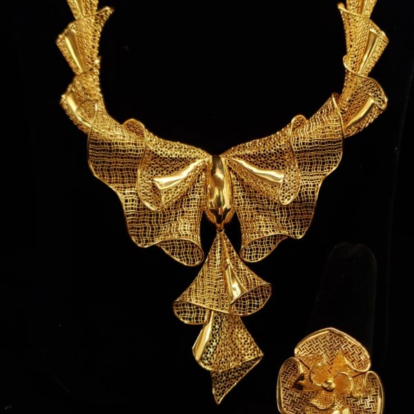 Leenas-Gold-Necklace
