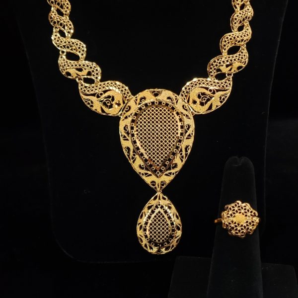 Leenas-Gold-Necklace-Set