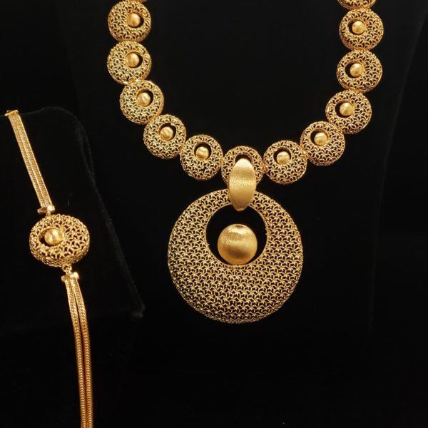 Leenas-Gold-Necklace
