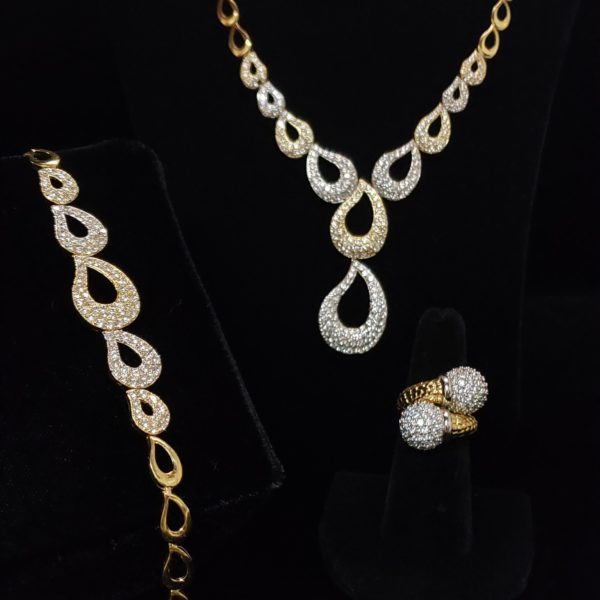 Leenas-Gold-Necklace