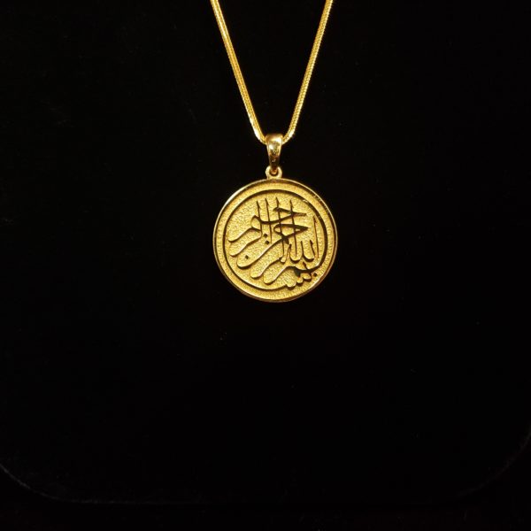 Leenas-Gold-pendant