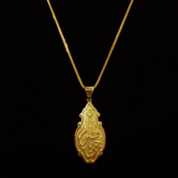 Leenas-Gold-pendant