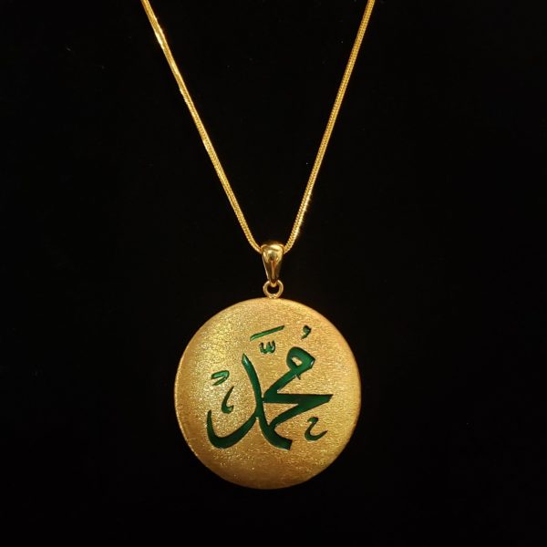 Leenas-Gold-pendant