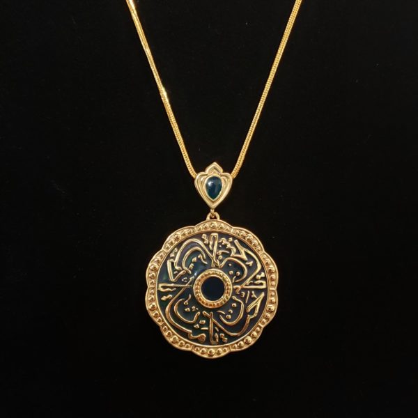 Leenas-Gold-pendant