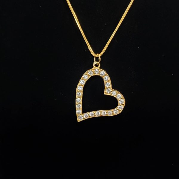 Leenas-Gold-pendant