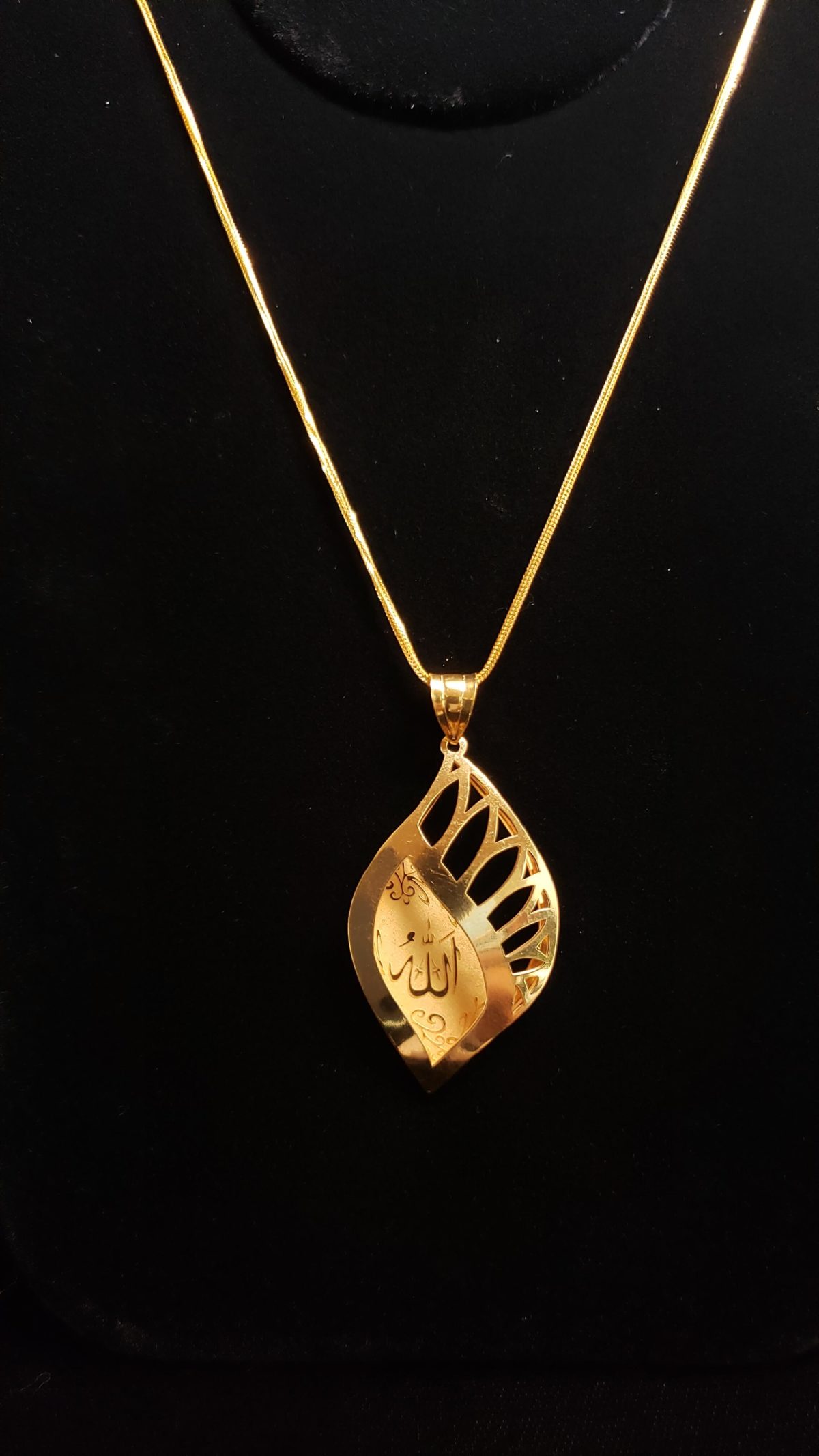 Leenas-Gold-pendants
