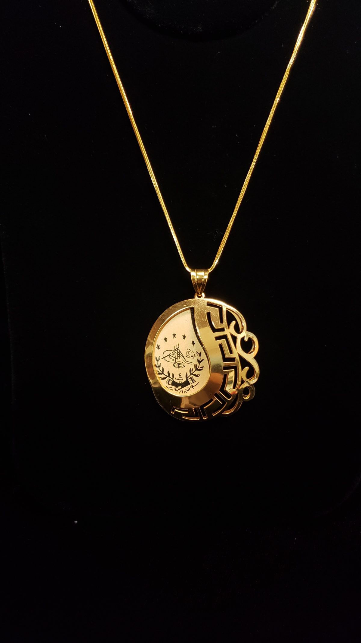 Leenas-Gold-pendants