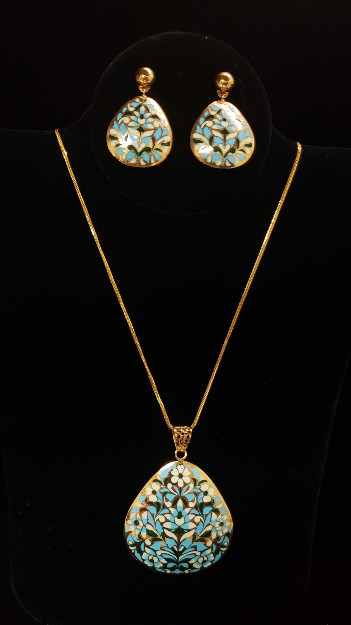 Leena's-Gold-Necklace-set