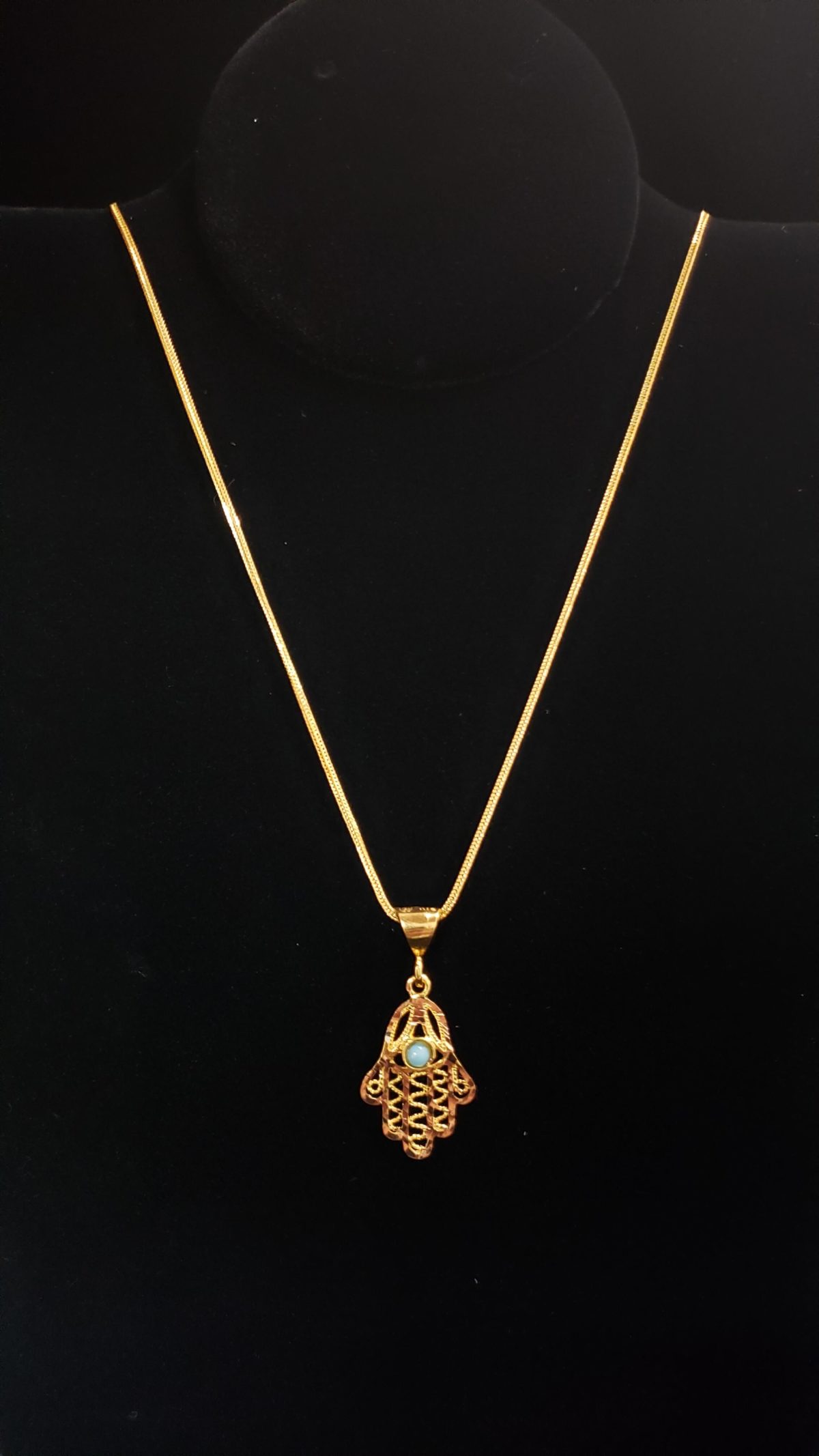 Leena's-Gold-Chain-with-Pendant