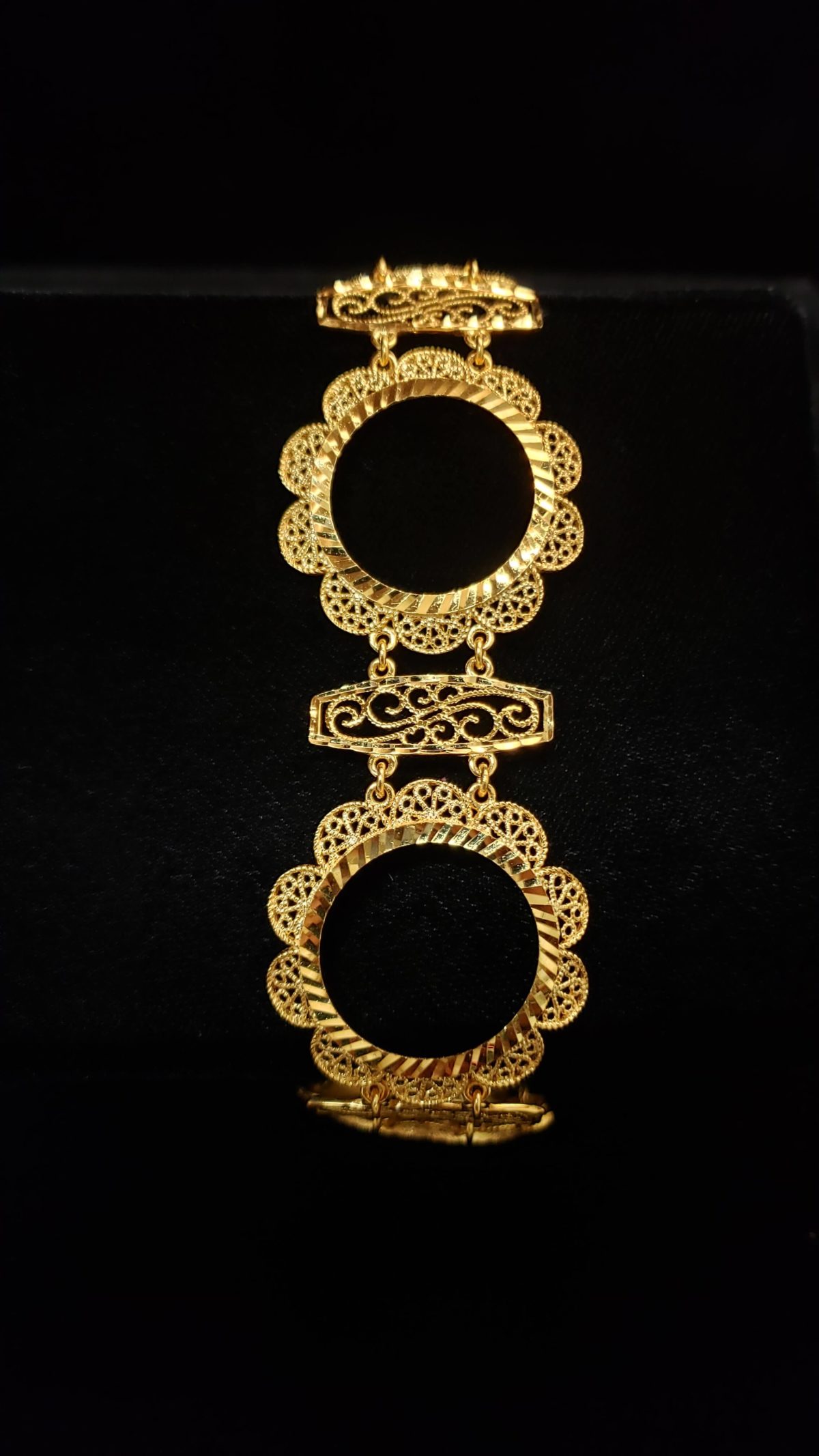 Leena's-Gold-Pendant