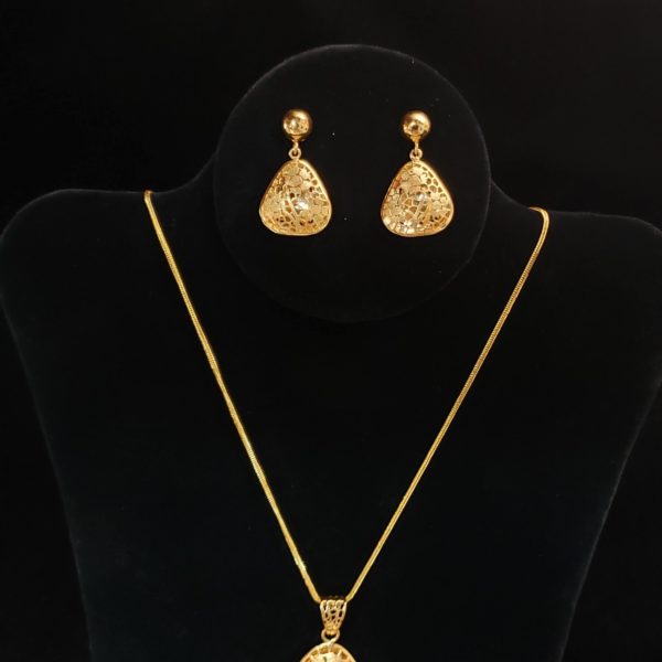 Leena's-Gold-Necklace-Set