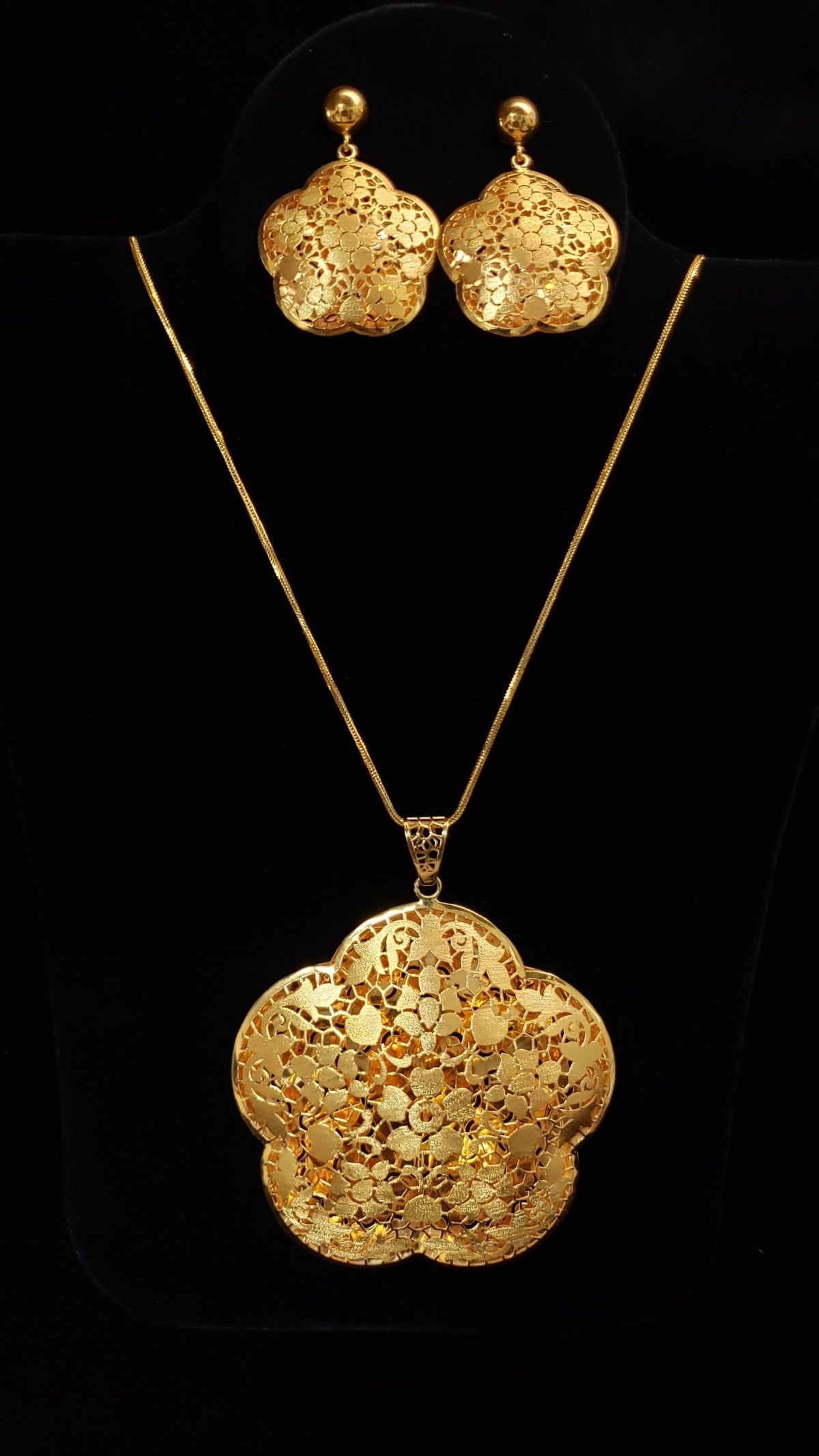 Leena's-Gold-Necklace-Set