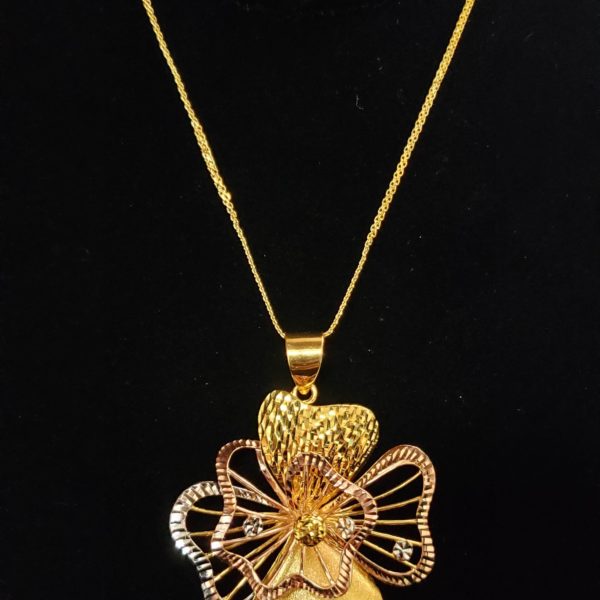 Leena's-Gold-Chain-Pendant