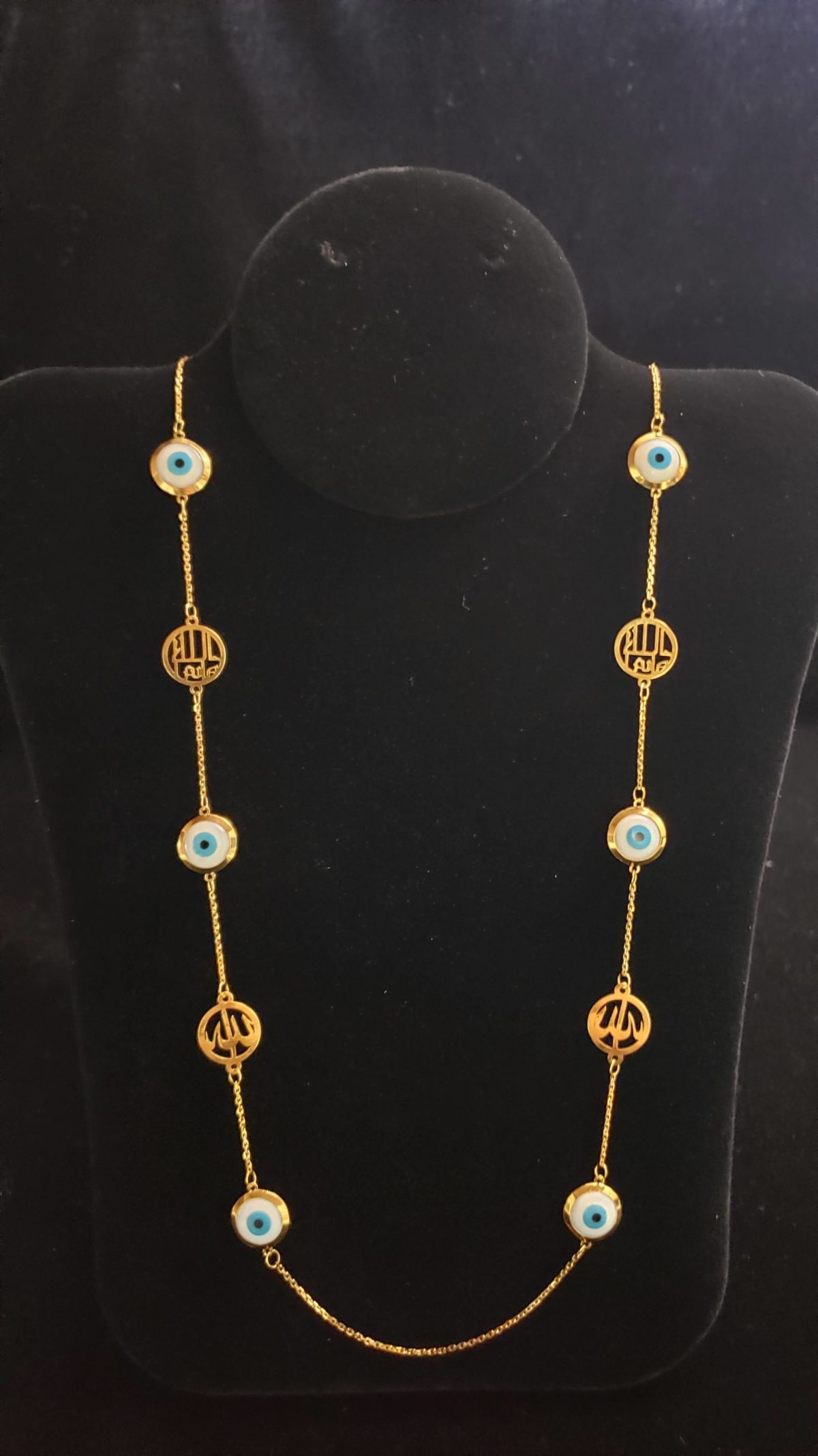 Leena's-Gold-Chain-Pendant