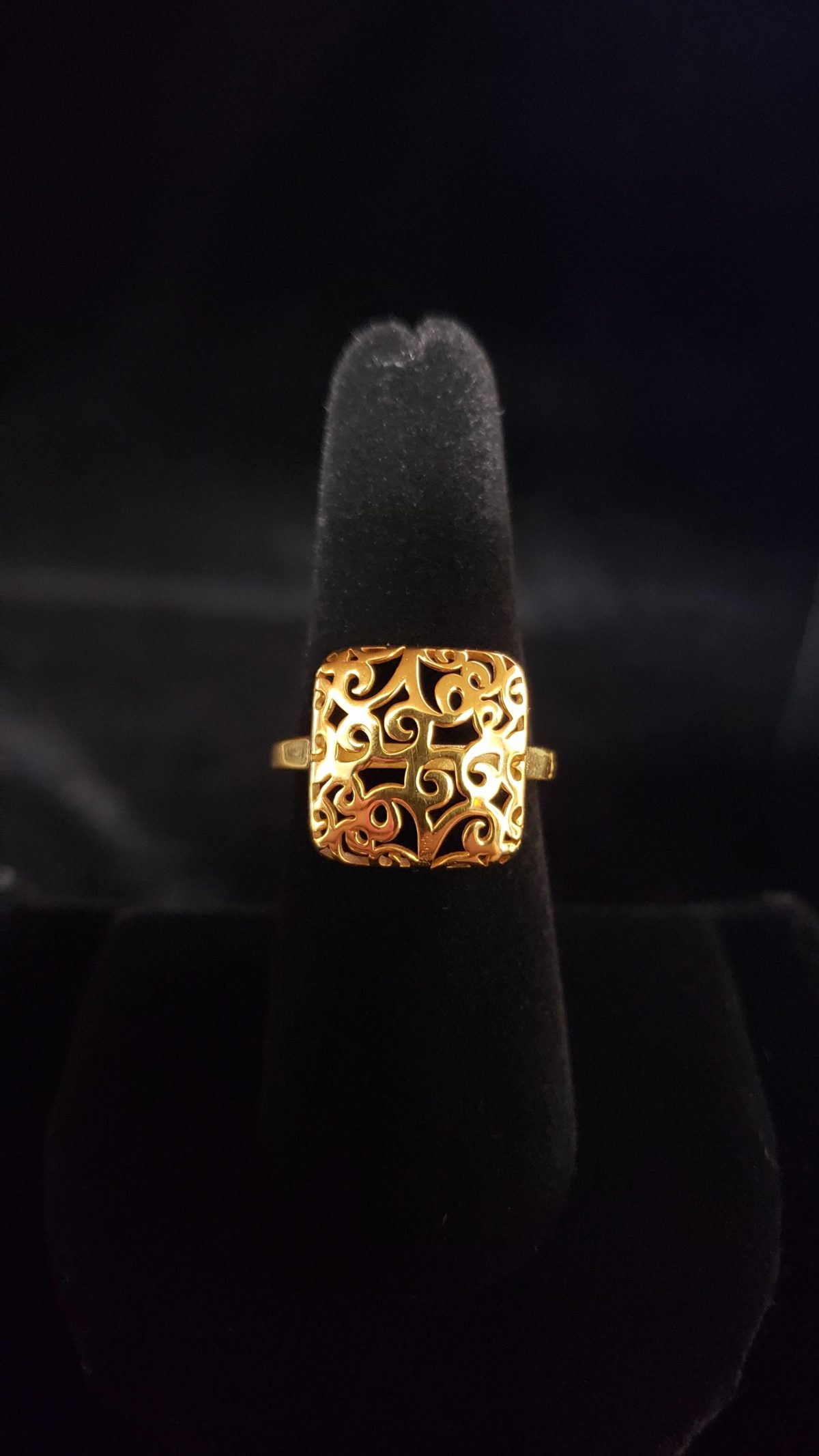 Leena's-Gold-Ring
